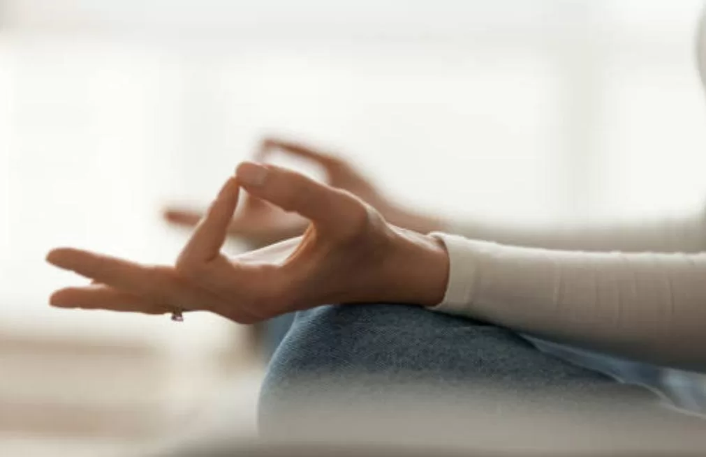 The degree of noise in the environment is the first factor that can affect meditation